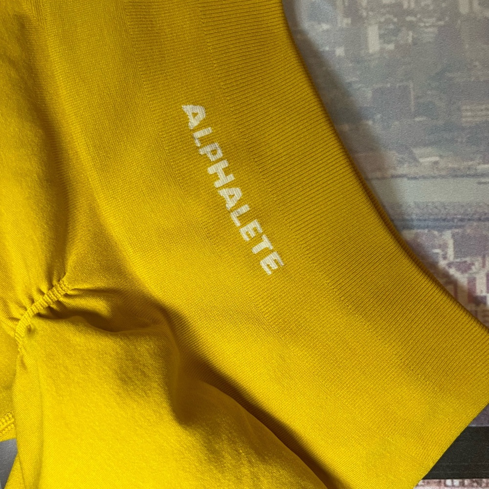 NWOT Alphalete Amplify Biker Short Golden Hour/Yellow Size Small